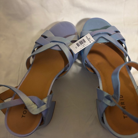 NWT Torrid Woman’s size 11 blue/purple iridescent chunky heel sandals - Picture 1 of 7